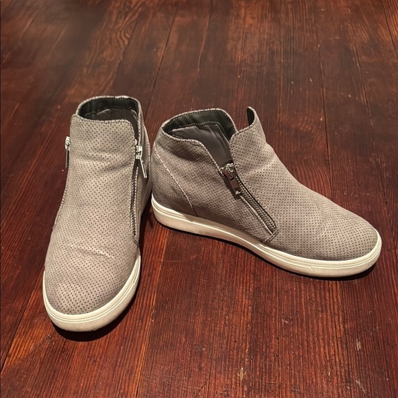 Cushionaire Shoes - Cushionaire High Top Sneakers